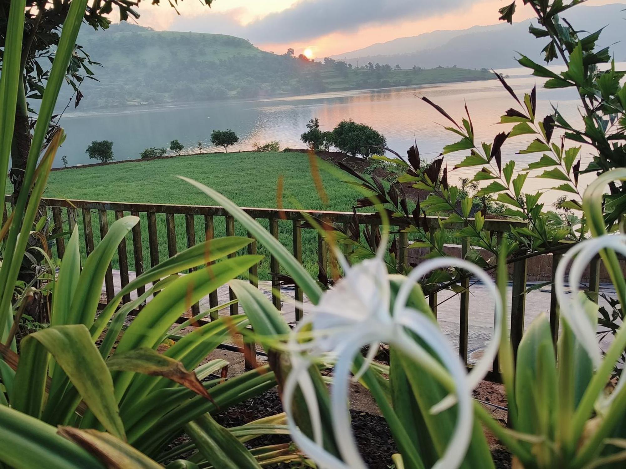 Swiss Lake Resort Lavasa Dış mekan fotoğraf
