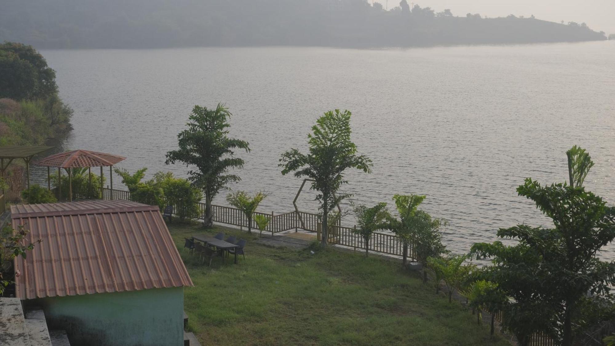 Swiss Lake Resort Lavasa Dış mekan fotoğraf